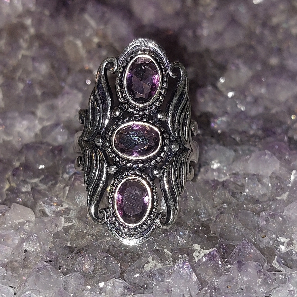 Triple Stone Amethyst Vintage Style Ring Size 8 - Picture 5 of 7